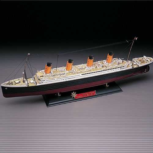 REVELL 05599 1/600 RMS Titanic + 3D Puzzle (Iceberg)